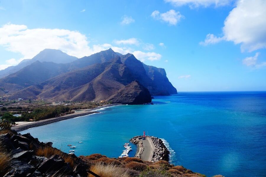 Gran Canaria: Full-Day Island Sightseeing Coach Tour - Guide quality and the coach experience