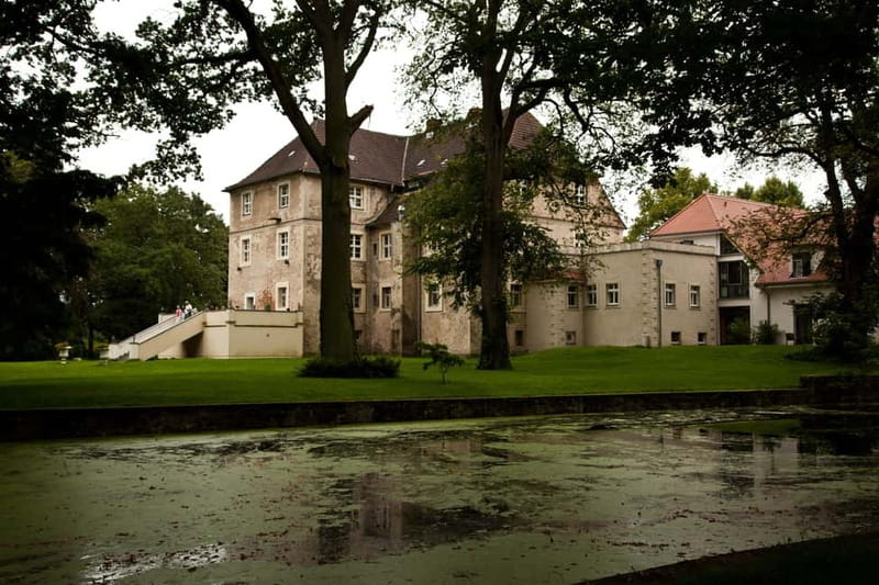 Grand country outing: a natural paradise between land and sea in winter by bus - Mellenthin moated castle as the final stop