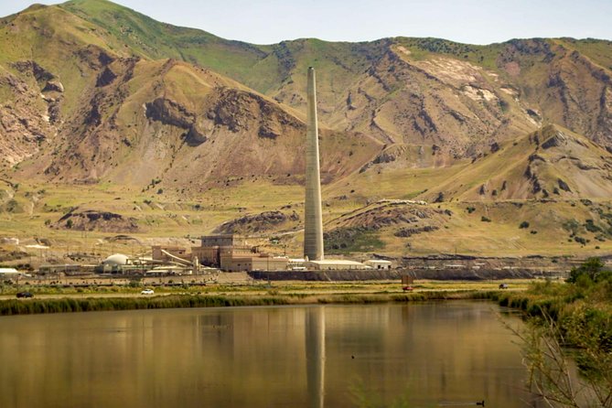 Great Salt Lake Guided Bus Tour from Salt Lake City - What the guide adds at the water