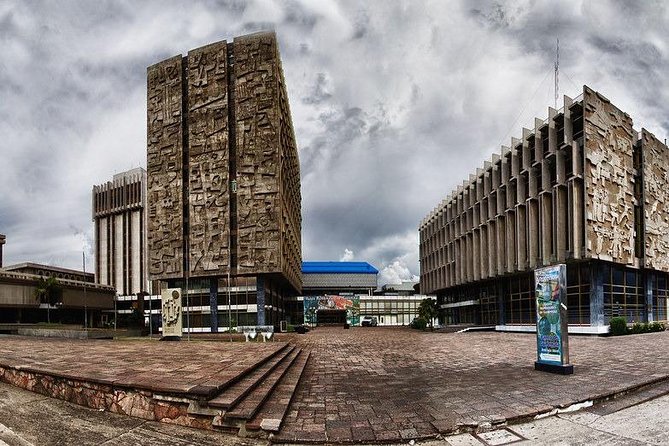Guatemala city Walking Tour and public bus - Public transport gives the route a local rhythm