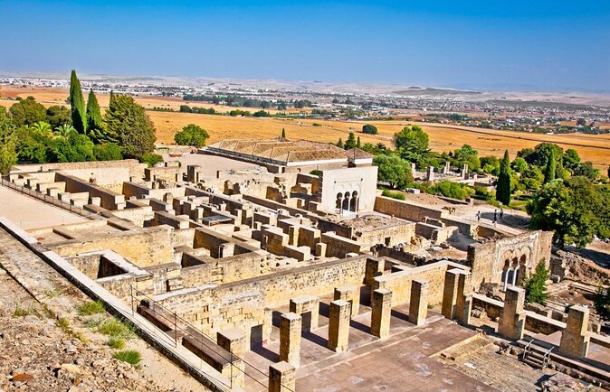 Guided tour of Medina Azahara in Spanish with Bus. Official Guides - Key points to know before booking