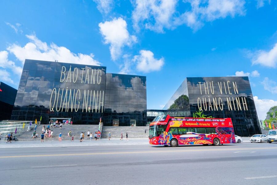 Ha Long: City Sightseeing Hop-On Hop-Off Bus Tour - Ha Long Flower Park and the beach stop