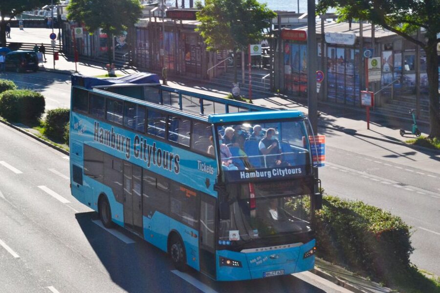 Hamburg: Hop-On Hop-Off Bus Tour Family Ticket - HafenCity and Marco Polo Terraces