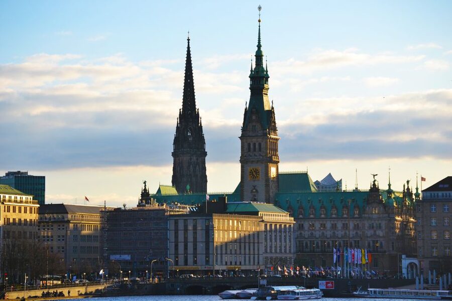 Hamburg: Hop-On Hop-Off Bus Tour Family Ticket - Speicherstadt at Kehrwiederspitze