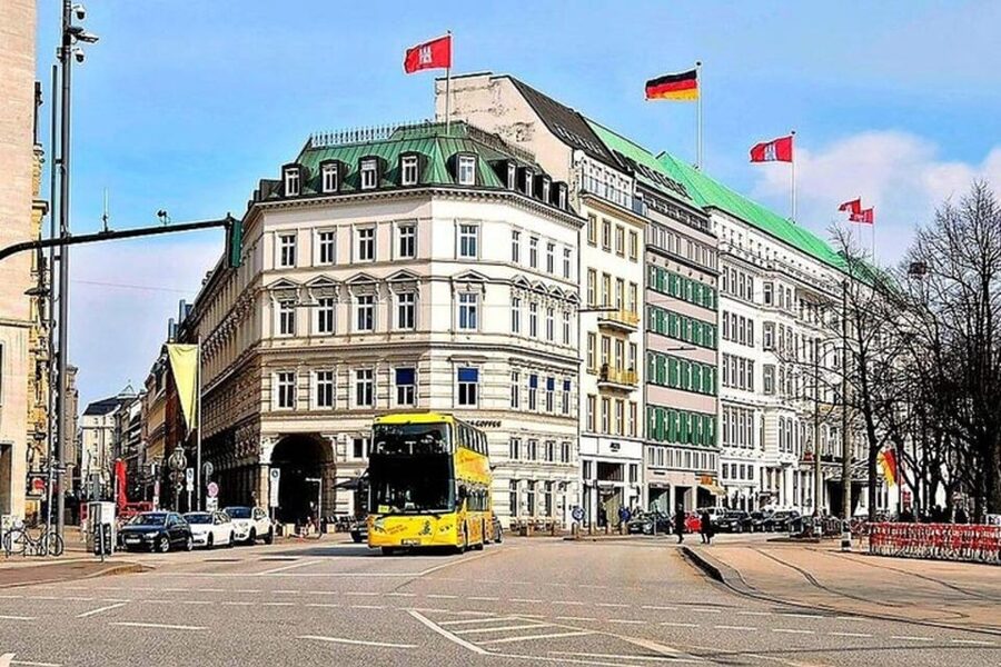 Hamburg: Hop-On Hop-Off Bus Tour Yellow Double Decker - Live guides, language, and the human touch