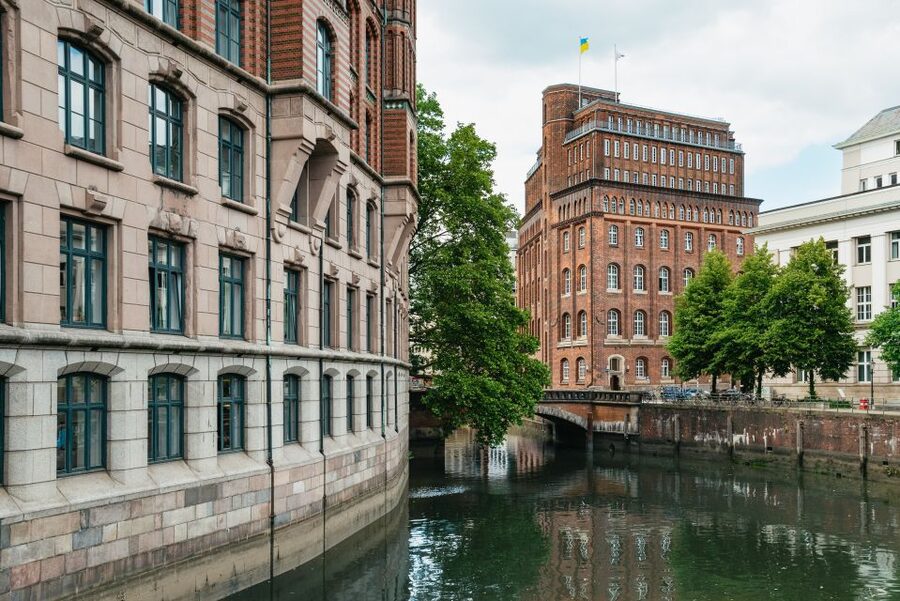 Hamburg: Hop-On Hop-Off Bus with Harbor Cruise - Central Hamburg, the Alster, and green spaces