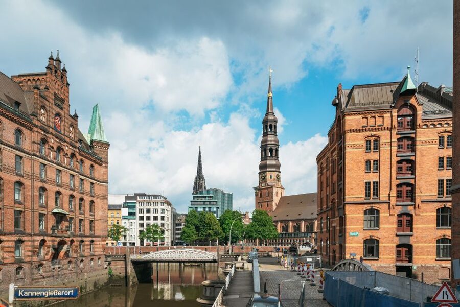 Hamburg: Line A Sightseeing Hop-On Hop-Off Bus Tour - Elbphilharmonie, Überseequartier, and HafenCity