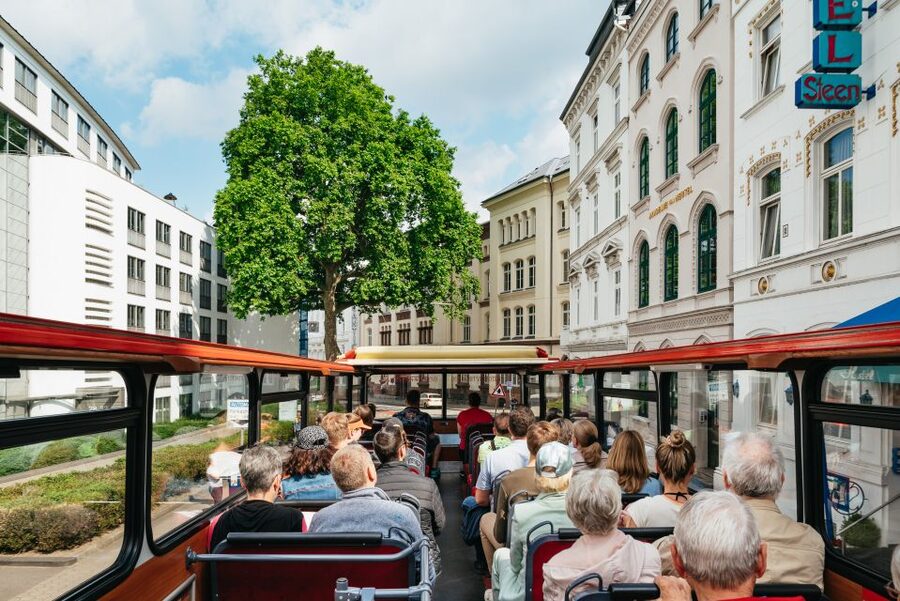 Hamburg: Line A Sightseeing Hop-On Hop-Off Bus Tour - Alster villas, Holzdamm, and The Fontenay