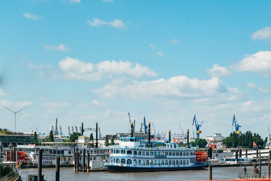 Hamburg: Line A Sightseeing Hop-On Hop-Off Bus Tour - Dammtor, Planten un Blomen, and Hamburg Messe