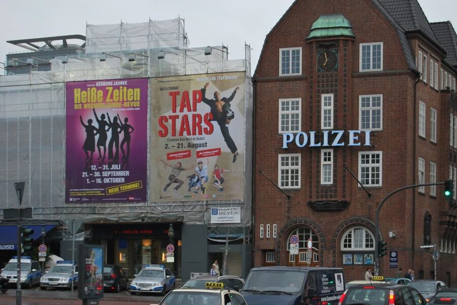 Hamburg: Private 2-Hour Guided Tour in Your Own Bus - Starting with the Alster and Hamburg’s polished center