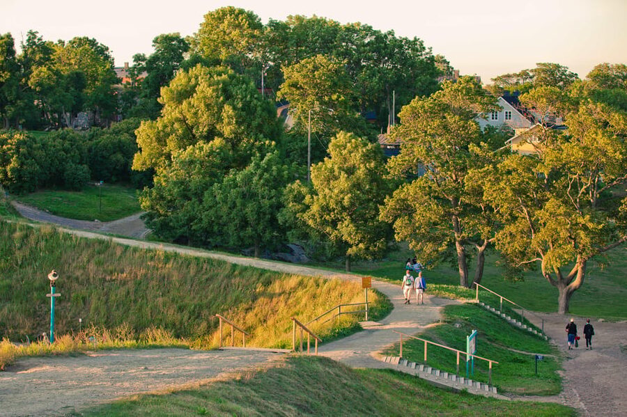Helsinki: Suomenlinna and Lonna Hop-on Hop-off Cruise - Spending your main stop on Suomenlinna