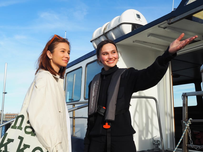 Helsinki: Suomenlinna and Lonna Hop-on Hop-off Cruise - Finding the boat at Market Square