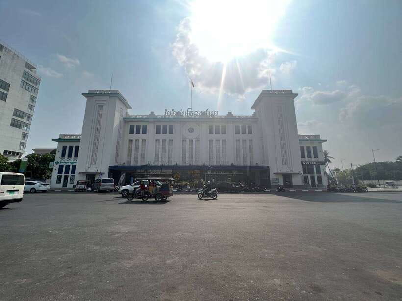 Heritage tour of Phnom Penh in electric bus - Royal life, social class, and everyday Phnom Penh