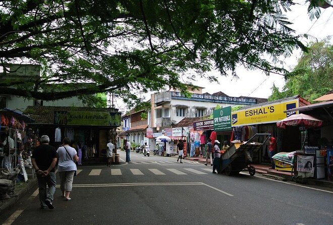 Highlights of Cochin Group Tour by Local Ferry ,Tuc-Tuc ,Local Bus and Foot . - Key points to know before booking