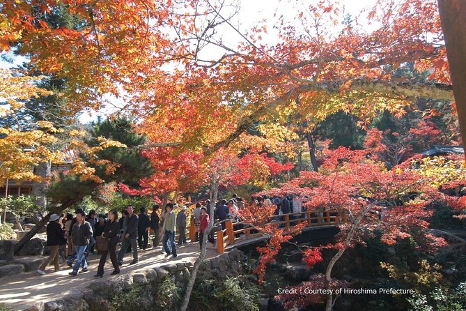 Hiroshima and Miyajima 1 Day Bus Tour - Guides, group size, and the pace of the day