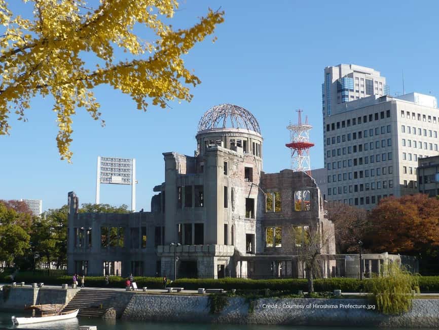 Hiroshima, Osaka, Kyoto: Miyajima & Hiroshima 1-Day Bus Tour - Eating your way along Omotesando Shopping Street