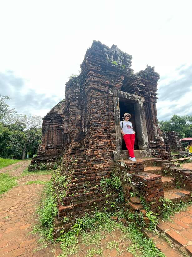 Hoi An: My Son Ruins; Bus-Boat-Cultural Show-Lunch-Guide - The Champa show adds sound and movement