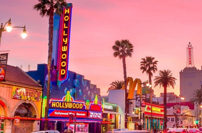 Hollywood and Beverly Hills Bus Tour - Music, games, and the guide’s easygoing style