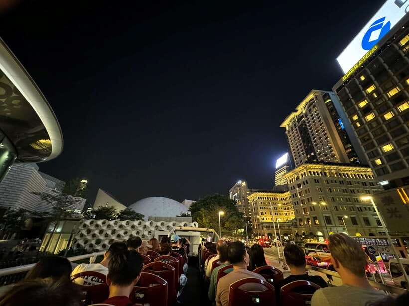 Hong Kong: Panoramic Night Tour of Kowloon by Open-top Bus - Commentary, comfort, and accessibility