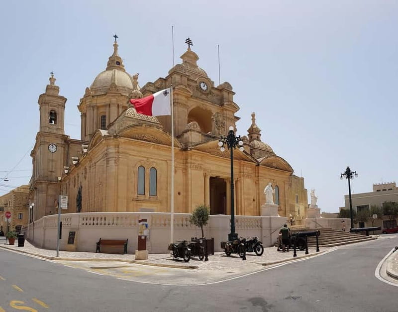 Hop-On Hop-Off Bus Malta (North and South Routes - CMO) - How the Malta bus day works