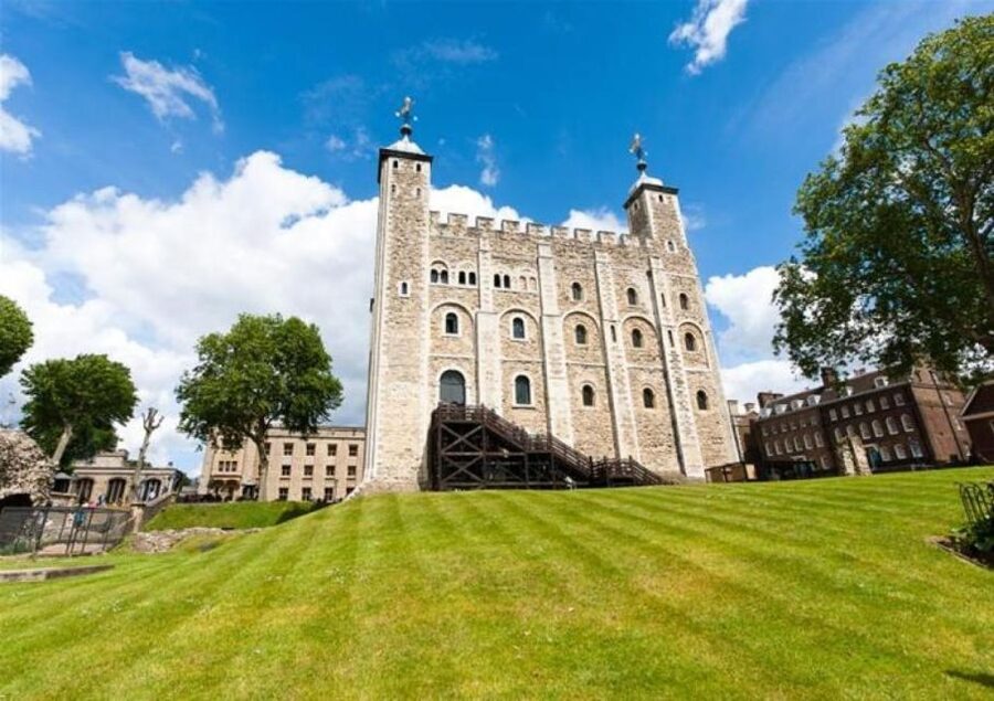 Hop on Hop off London Bus Tour & Tower of London - A sensible one-day plan