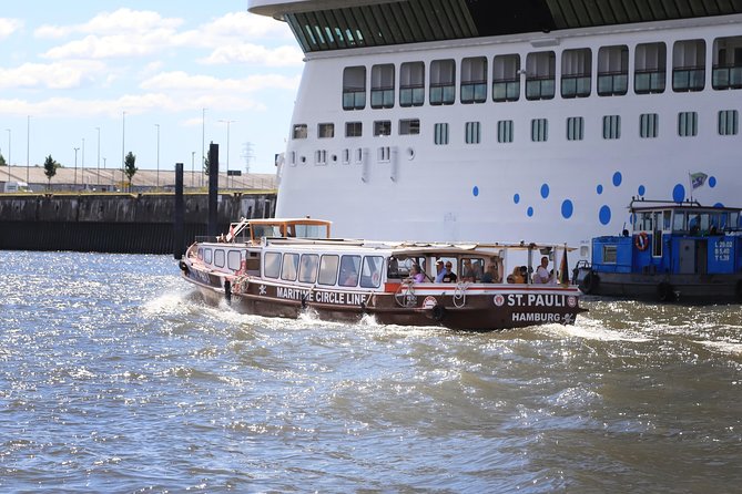 Hop-on hop-off on the water with the Maritime Circle Line in Hamburg - The Elbphilharmonie and the Plaza view