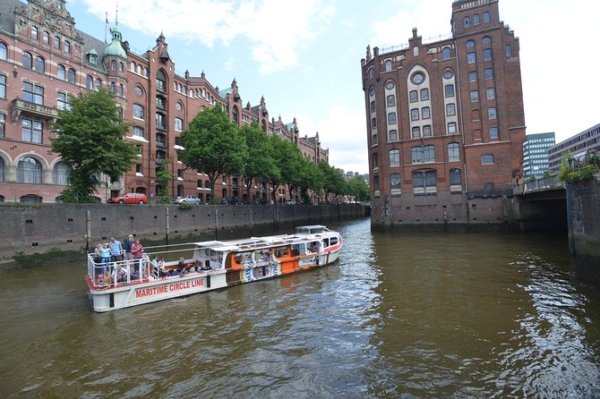 Hop-on hop-off on the water with the Maritime Circle Line in Hamburg - Speicherstadt and the limits of the route