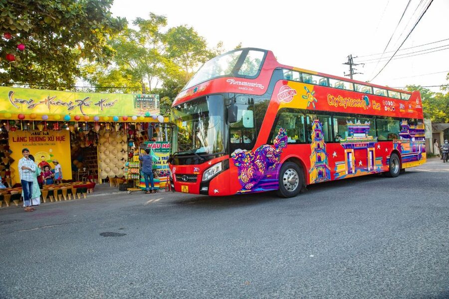 Hue: City Sightseeing Hop-On Hop-Off Bus Tour - Dong Ba Market: the best stop for local flavor