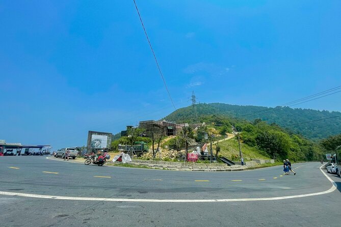 Hue Hoi An Bus Tour Sightseeing via Hai Van Pass 4 Stops - Hai Van Pass: the route’s main scenic moment