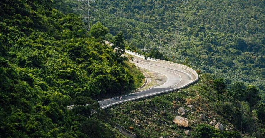 Hue to Hoi An by bus: Hai Van Pass, Lang Co, Marble mountain - Marble Mountains and the stone-carving village