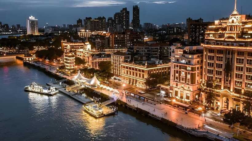 "Impressions of Guangzhou" Cultural Double-Decker Bus - The Cantonese tea set: the main value of the ticket