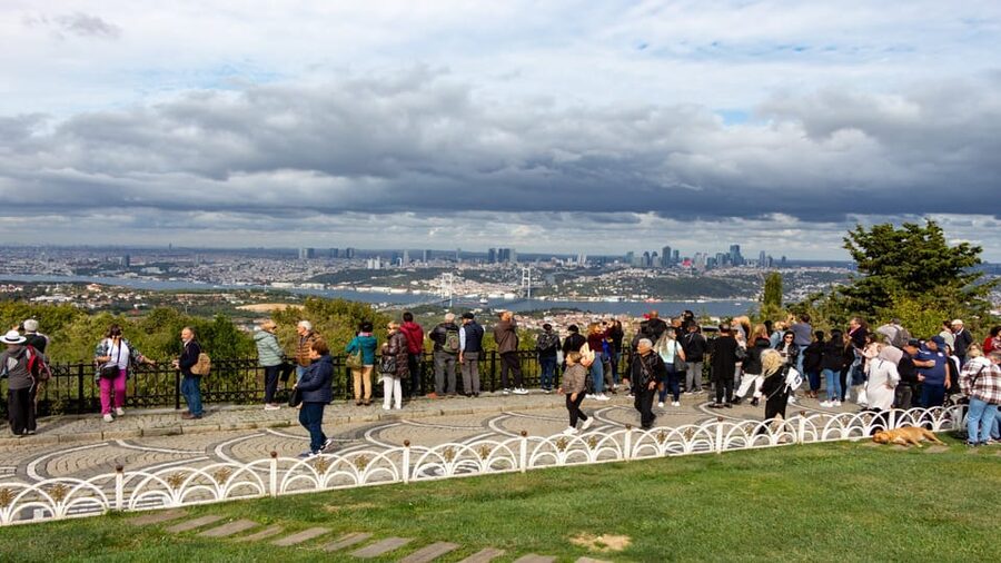 Istanbul: City Hightlights Bus Tour and Bosphorus Cruise - Beylerbeyi Palace brings the day indoors