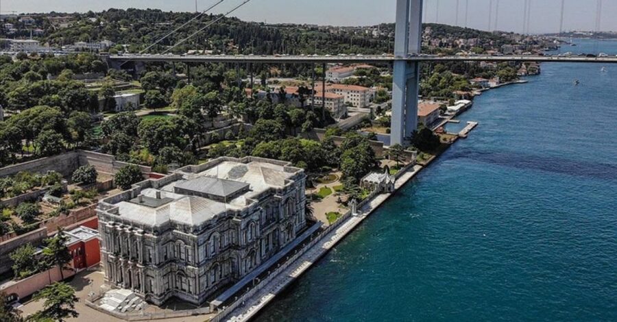 Istanbul: Europe and Asia Tour By Bus And Bosphorus Cruise - Lunch in Eyüp, with time around the mosque