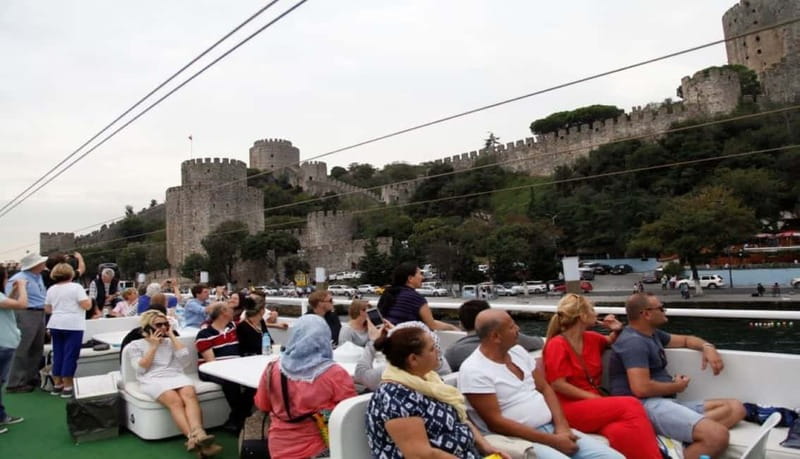 Istanbul: Guided Bosphorus Cruise & Golden Horn Bus Tour - Turkish treats in Fatih