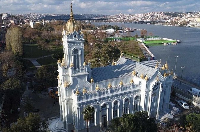 Istanbul Heritage - Full Day Bus and Boat Tour - A slower final hour in Balat