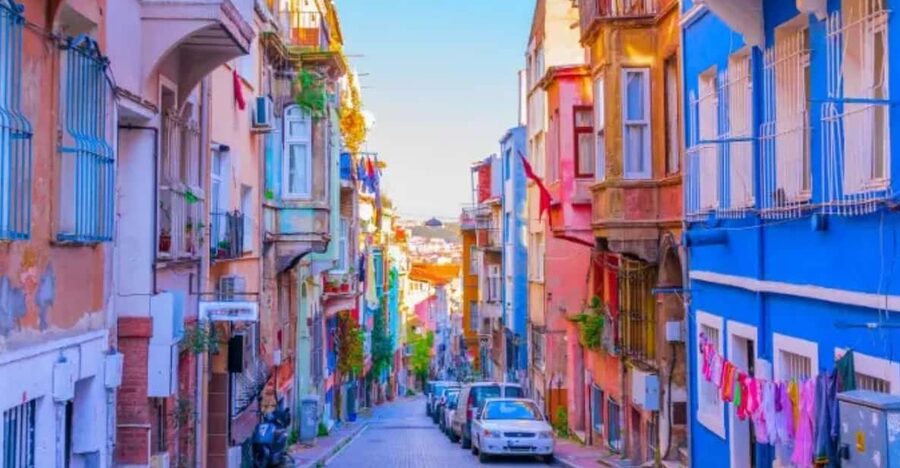 Istanbul: Old City And Bosphorus Bus Tour with Lunch - A quick stop at the Spice Bazaar