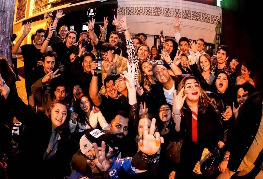 Istanbul: Party Pub Crawl with Party Bus - The party bus ride between Istanbul venues