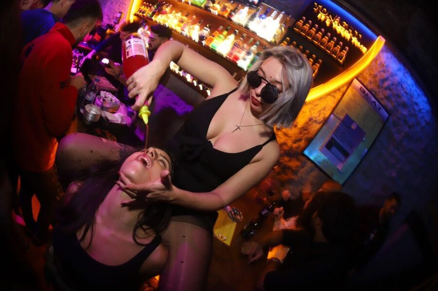 Istanbul: Party Pub Crawl with Party Bus - What the hosts add to the experience