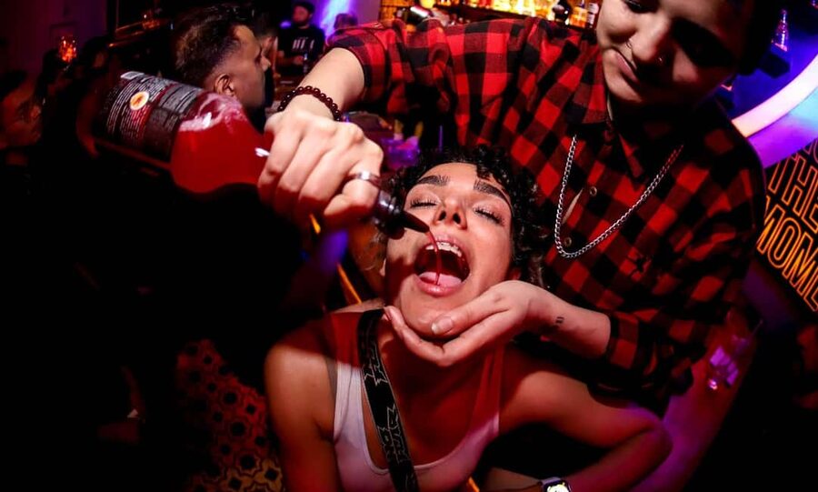 Istanbul: Rooftop Pub Crawl with Party Bus - Key points before you book