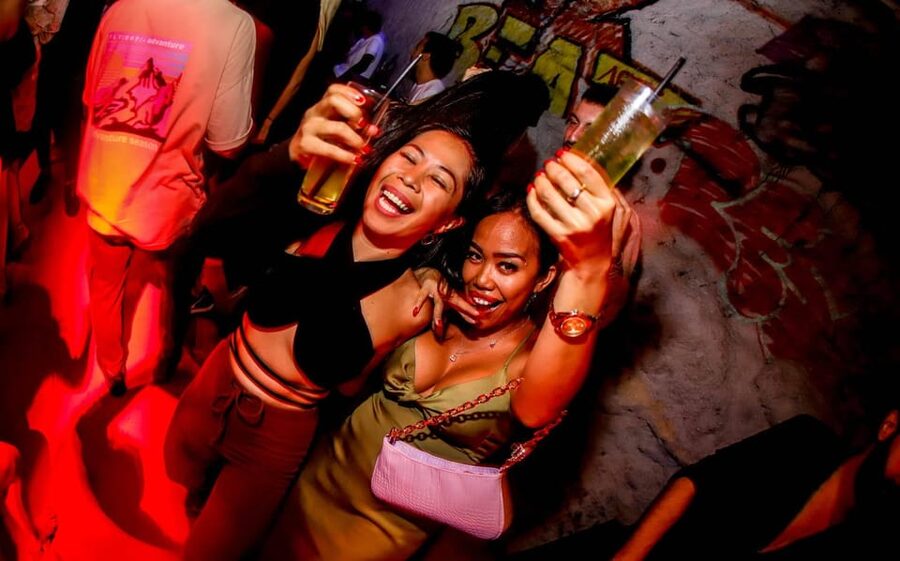 Istanbul: Rooftop Pub Crawl with Party Bus - The practical side of a seven-hour night