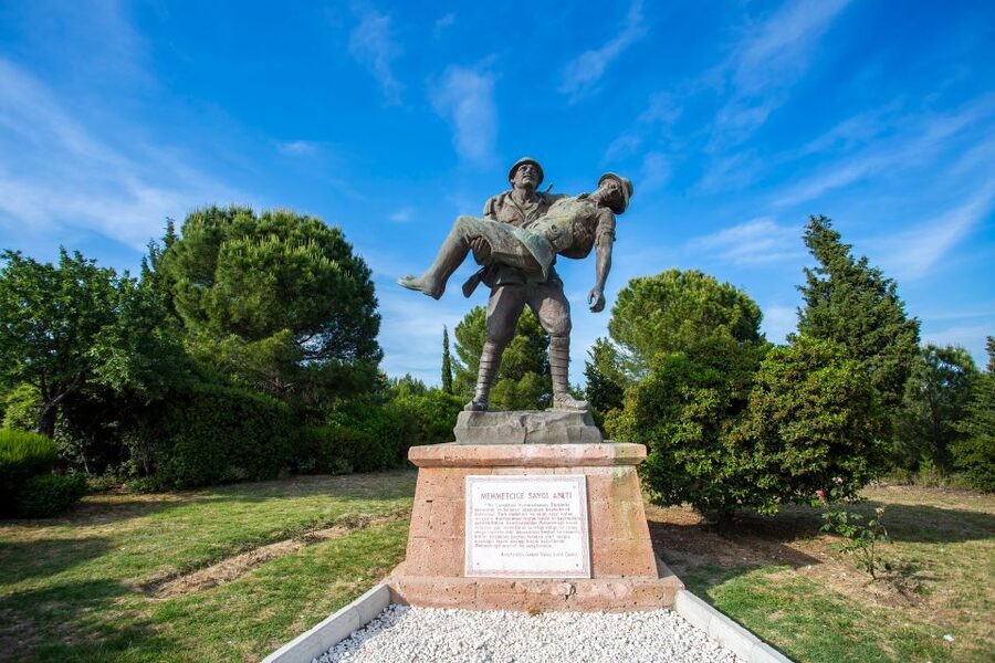 Istanbul: Troy Guided Bus Tour with Ferry Tickets & Lunch - Çanakkale and the film horse
