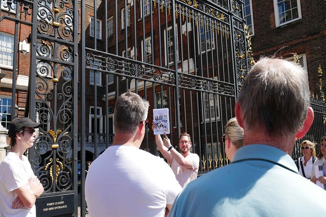 James Bond Small Group Mini Coach Tour of London - Vauxhall Bridge, MI6, and scenes from Spectre