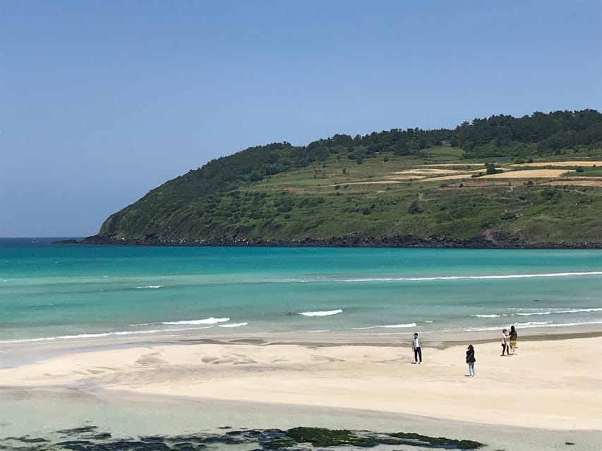 Jeju: East of Jeju Island Bus Tour from Seogwipo City - Manjanggul Cave and the temporary Hamdeok alternative