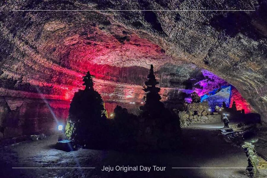 Jeju Island: Full-Day East Jeju Bus Tour with Entry Fees - Hamdeok Beach ends the day gently