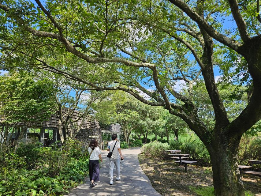 Jeju Island: Full-Day SouthWest Bus Tour with Entry Fees - The guides make the bus time count
