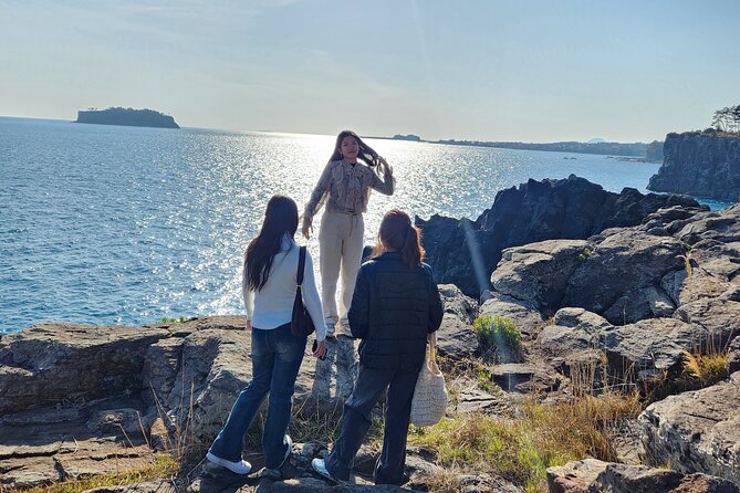 Jeju island Southern Unesco Mt.halla ONE day Bus Tour - O’sulloc Tea Museum and the green fields