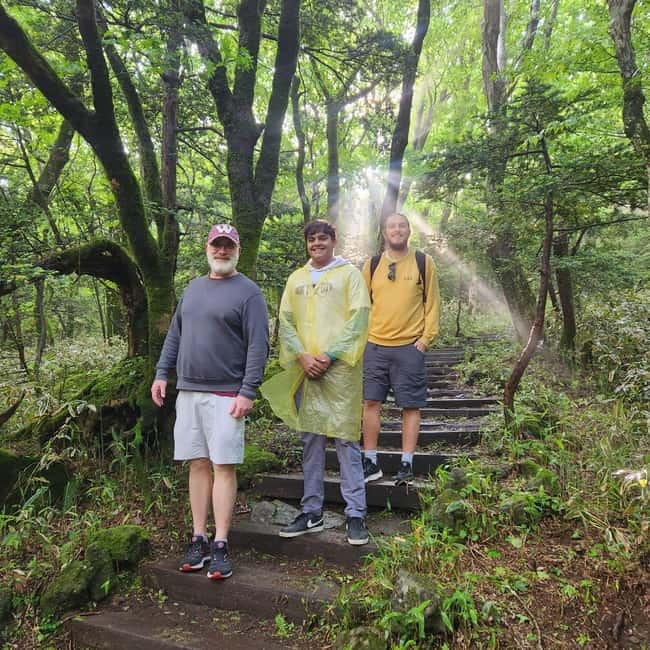 Jeju Southern: Mt.Hallasan and UNESCO Geopark Bus Tour - The guides are a major part of the value