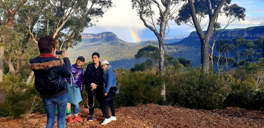 Katoomba: Blue Mountains Full-Day Hop-On Hop-Off Bus Tour - Leura Village, Gordon Falls, and Olympian Rock
