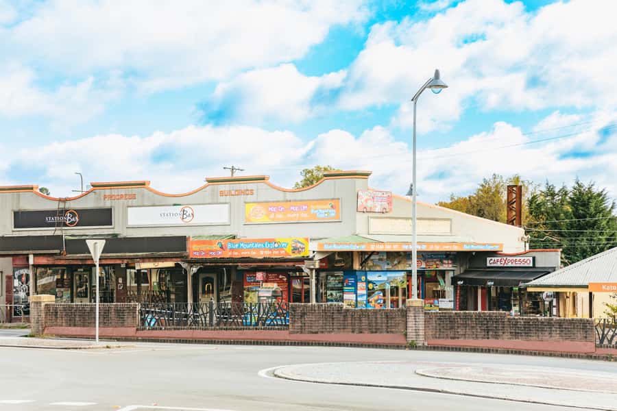Katoomba: Lyrebird Hop-On Hop-Off and Scenic World Pass - The lookouts, waterfalls and walking choices
