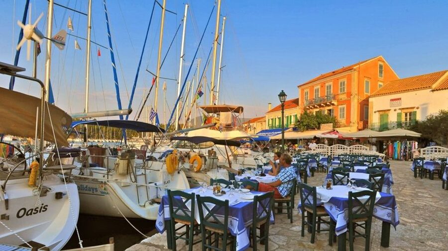 Kefalonia: Island Highlights Bus and Boat Tour with Lunch - Fiskardo lunch beside the harbor